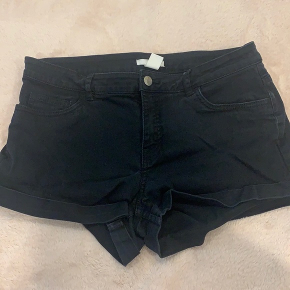 H&M Pants - H&M black shorts women’s size 10
